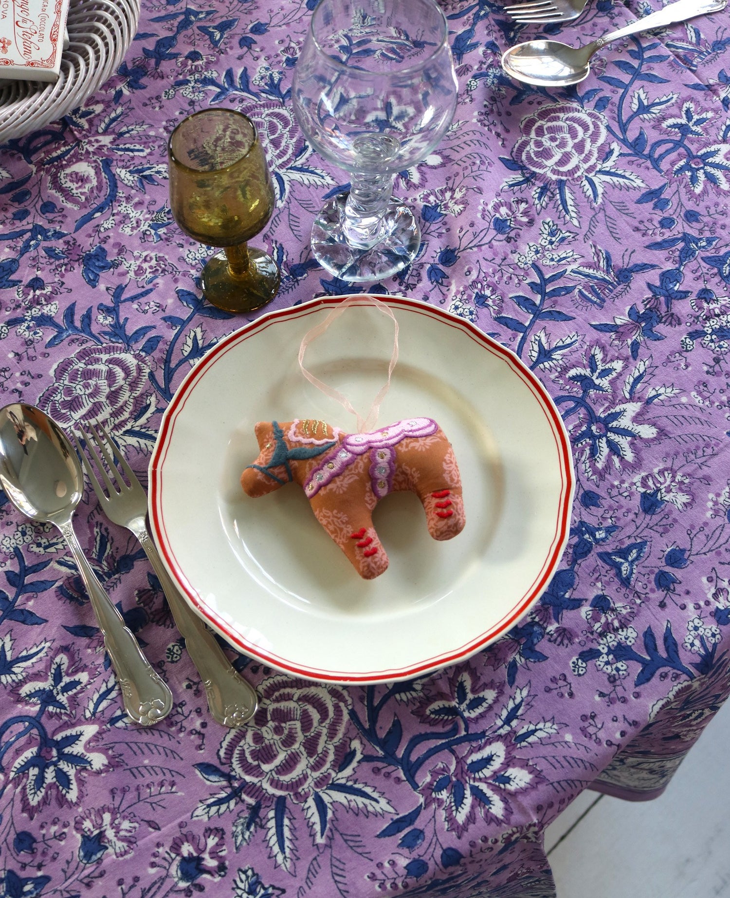 Noor Tablecloth - Purple Rose