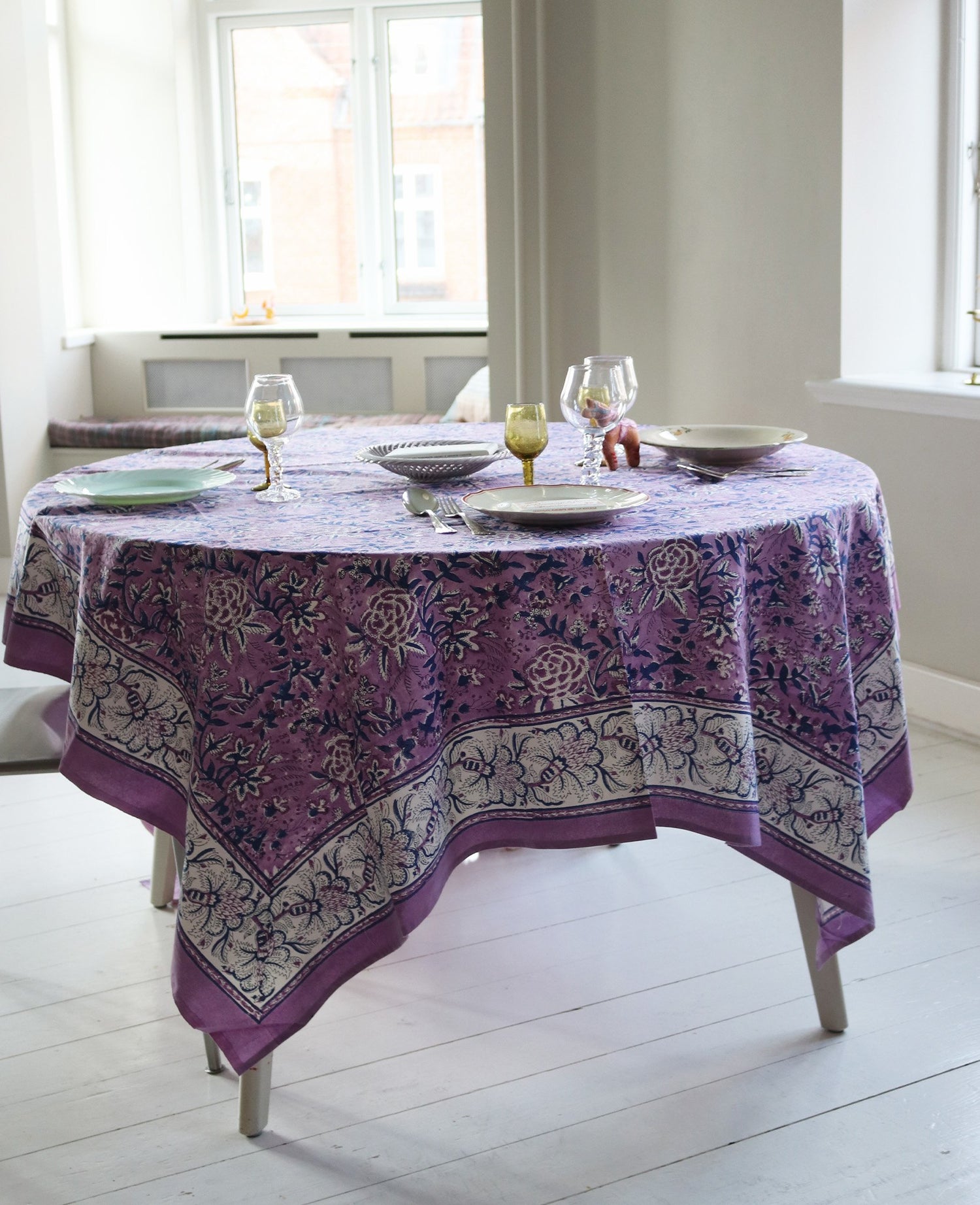 Noor Tablecloth - Purple Rose