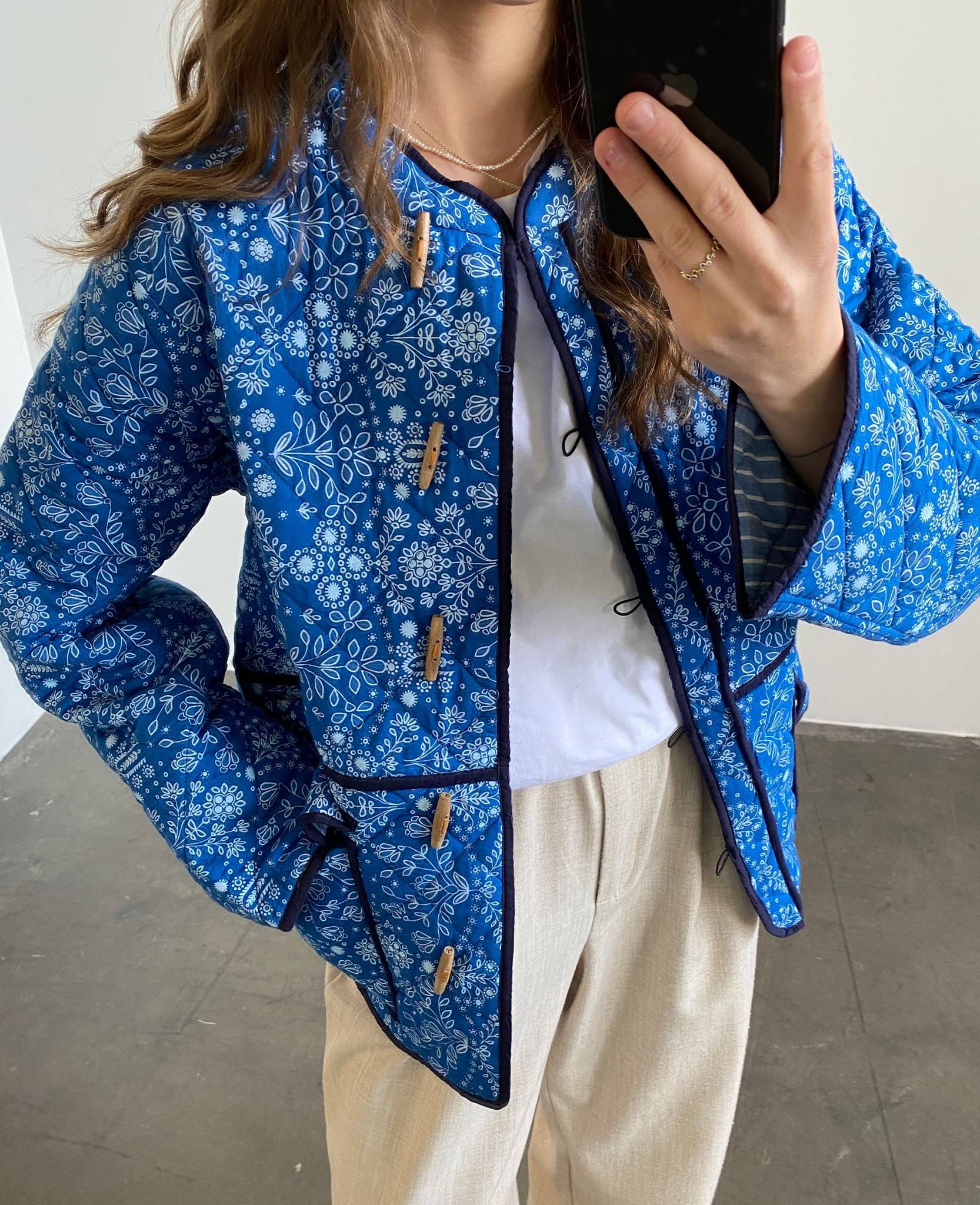 é belt jacket flower　エピヌ epine（エピヌ）の「e belt jacket（テーラードジャケット