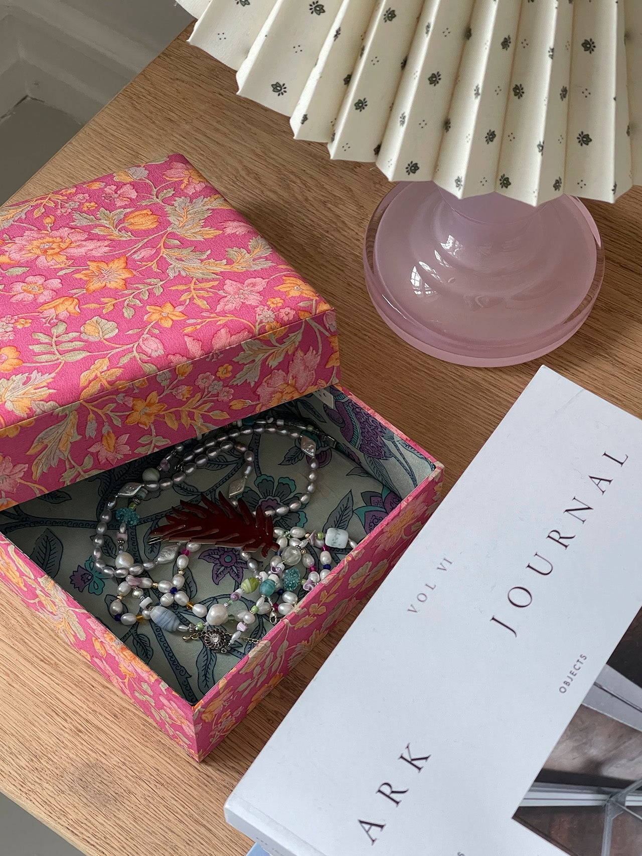 Sheila Square SILK Box