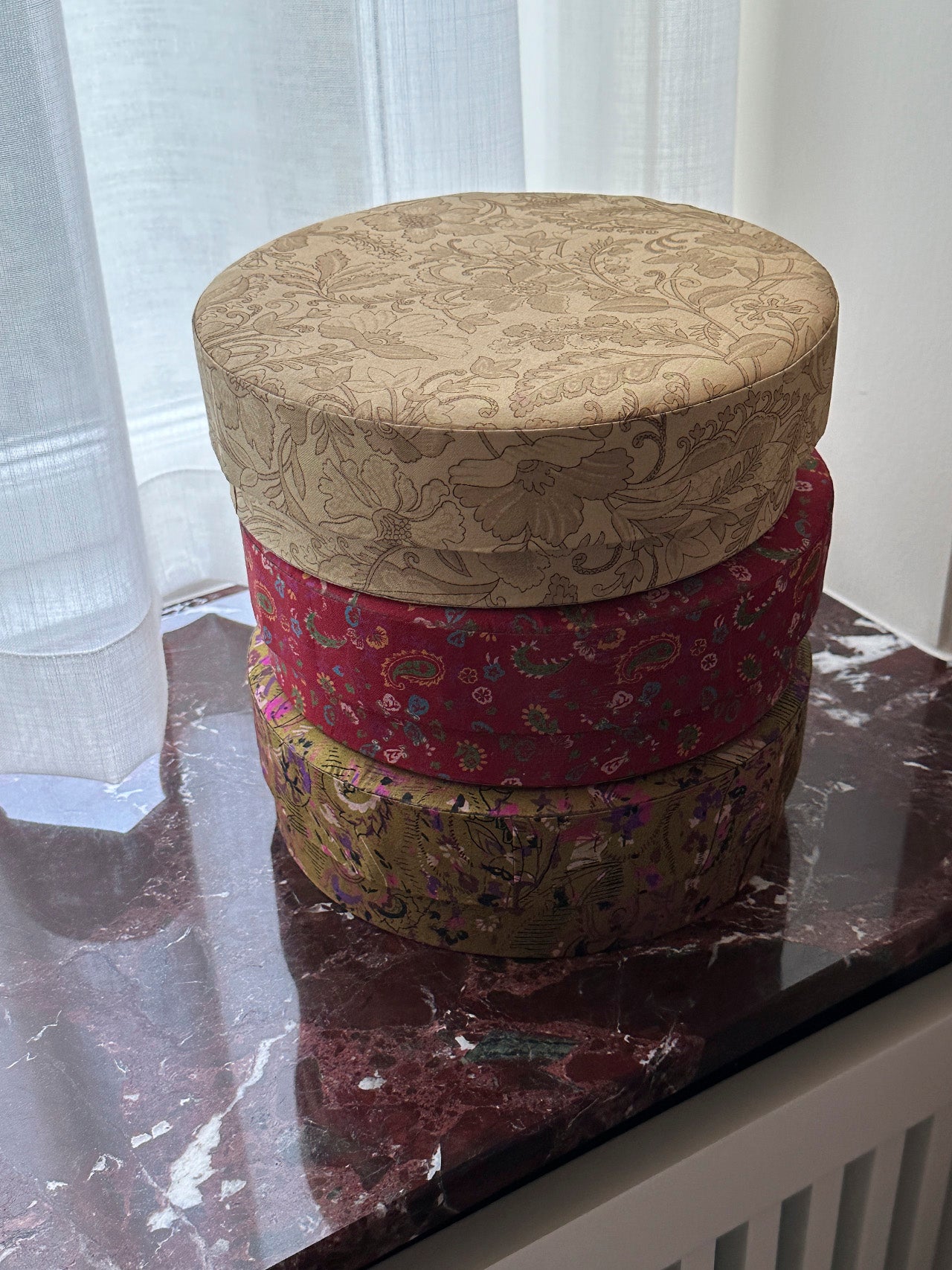 Jennie Round SILK Box – SISSEL EDELBO