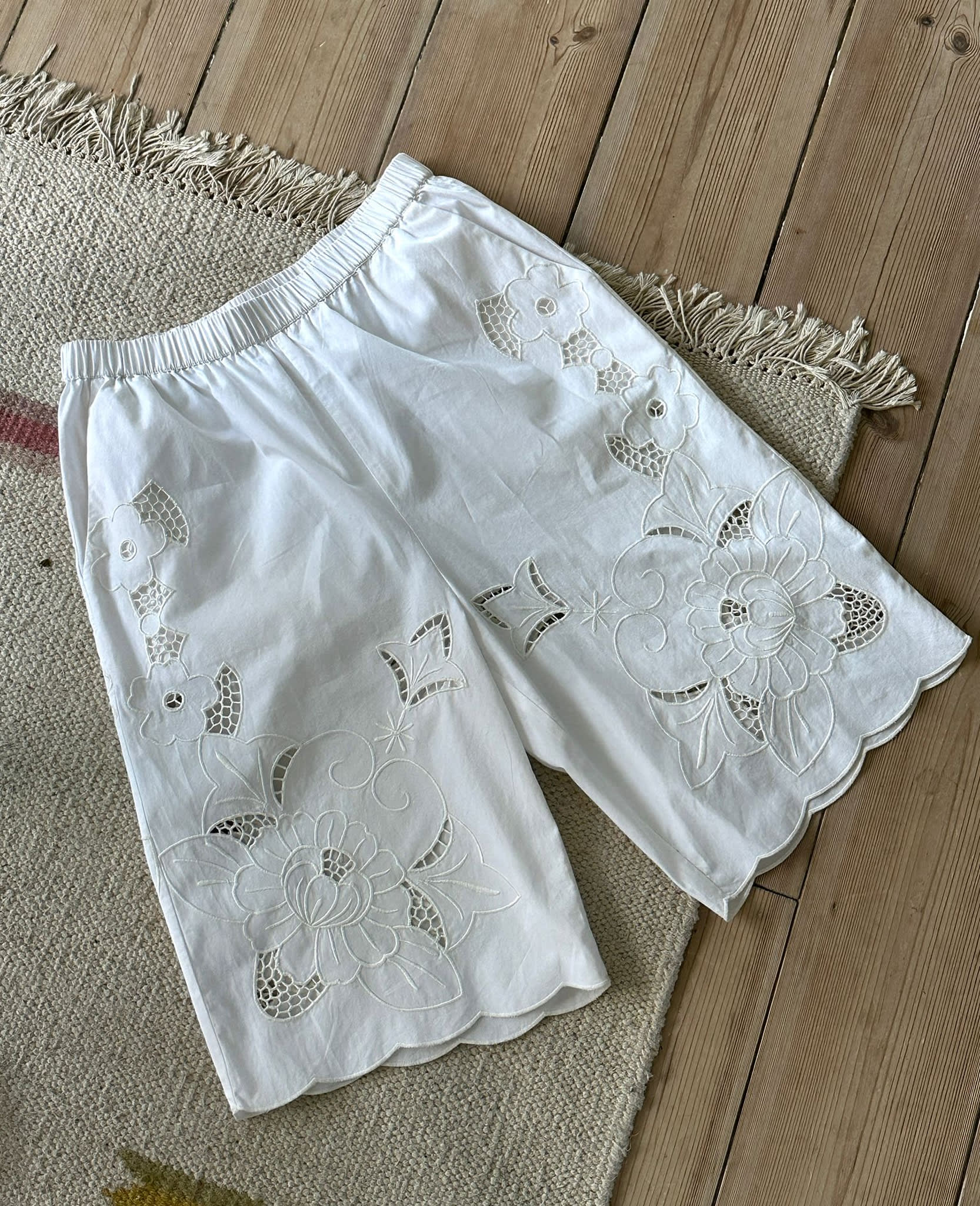Adeline Bermuda Shorts - Ecru – SISSEL EDELBO