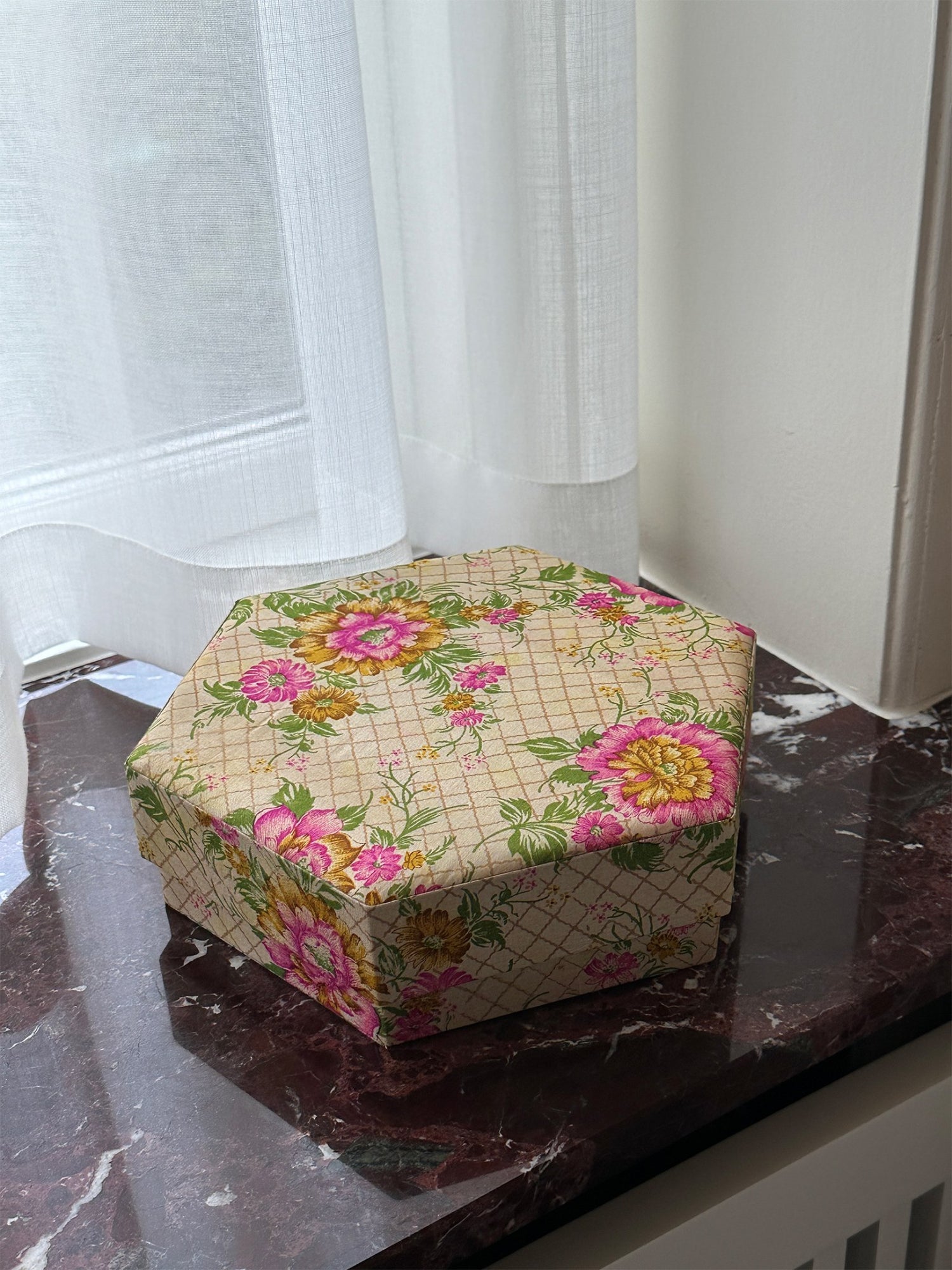 Alison Hexagon SILK Box - No. 24