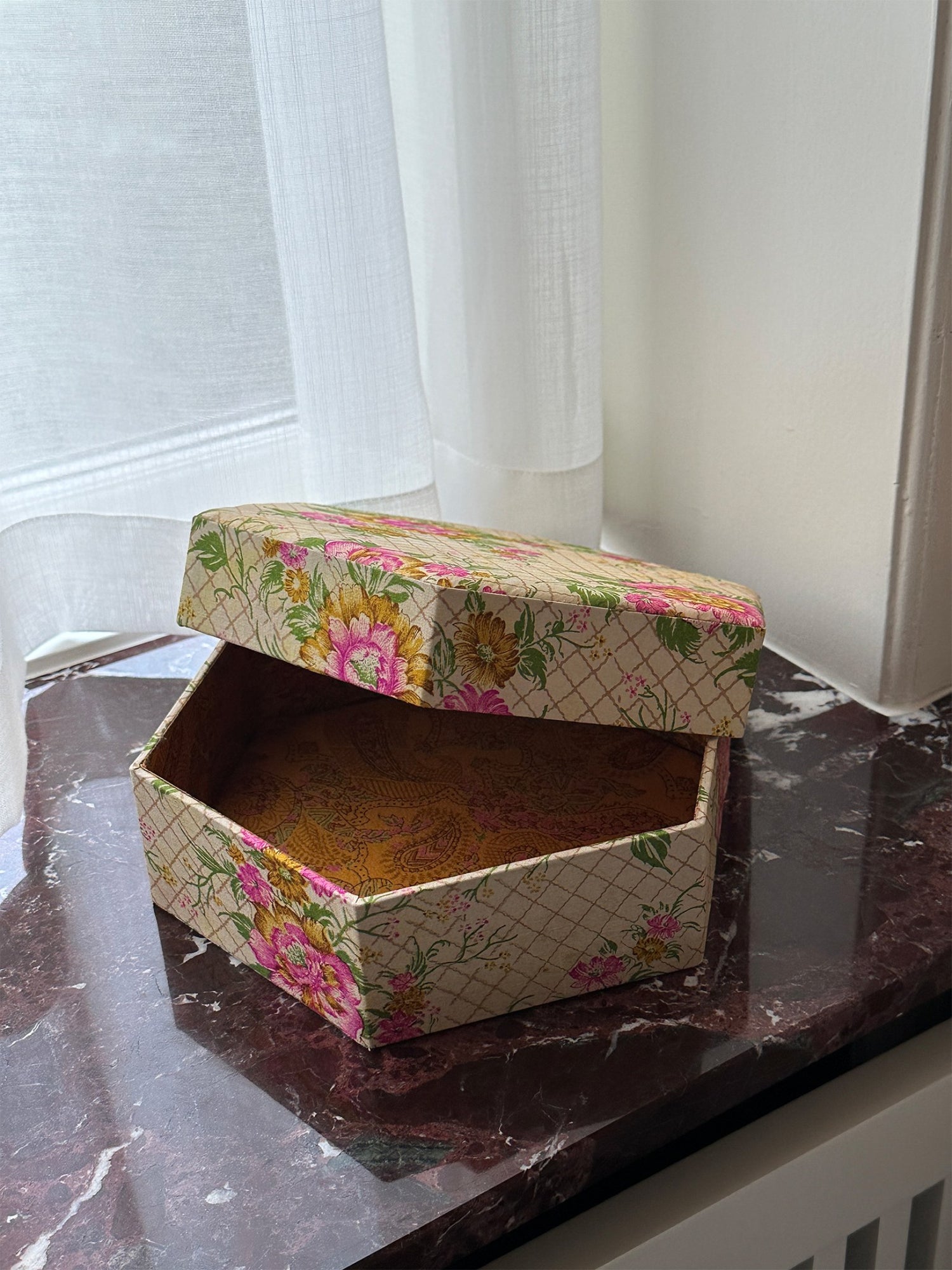 Alison Hexagon SILK Box - No. 24