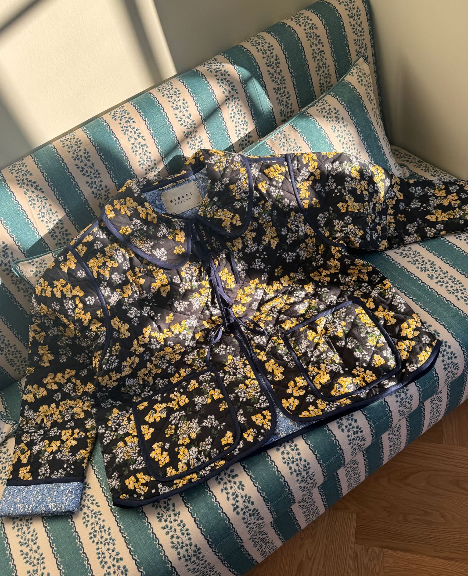 Daniella Jacket - Wine Ditsy Yellow