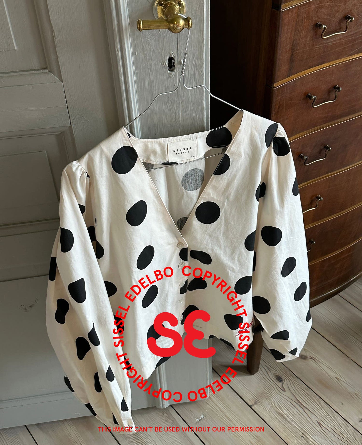 Ea Shirt - Black Dot