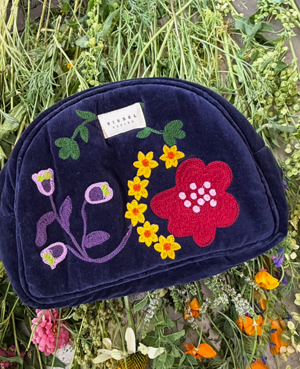 Karla Wash Bag - Velvet Botanic