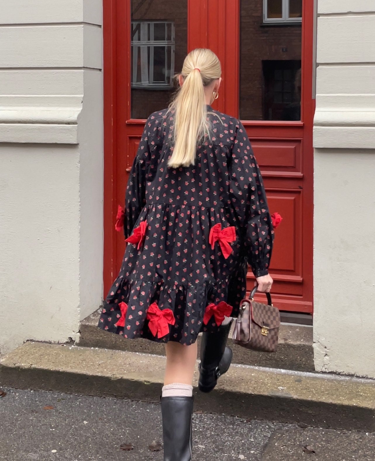 Bow Dress - Black w. Red Roses