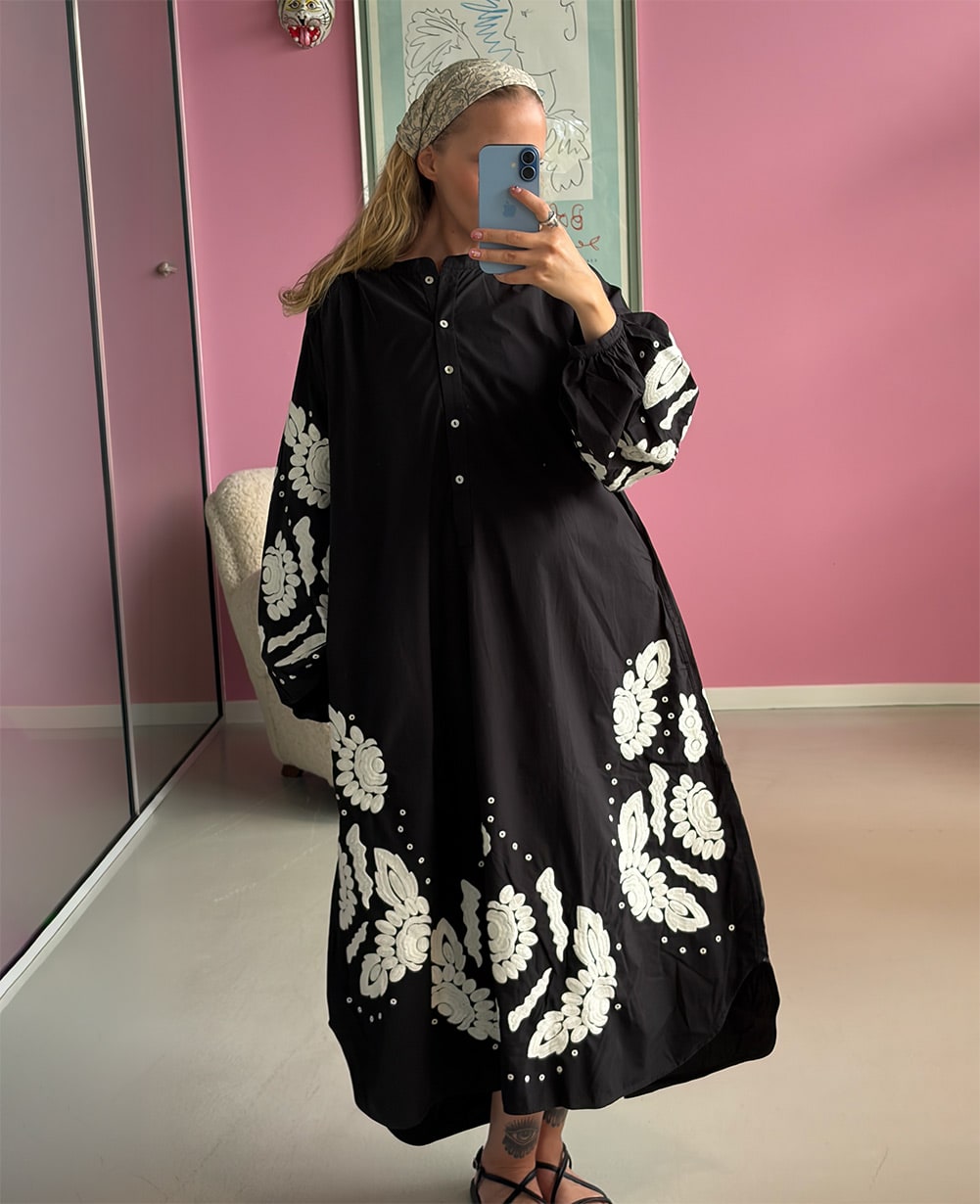 Rikke Dress - Black W. White Swan