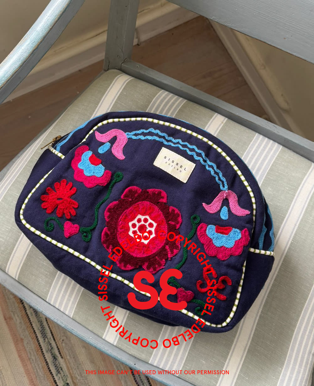 Karla Washbag - Navy Botanic