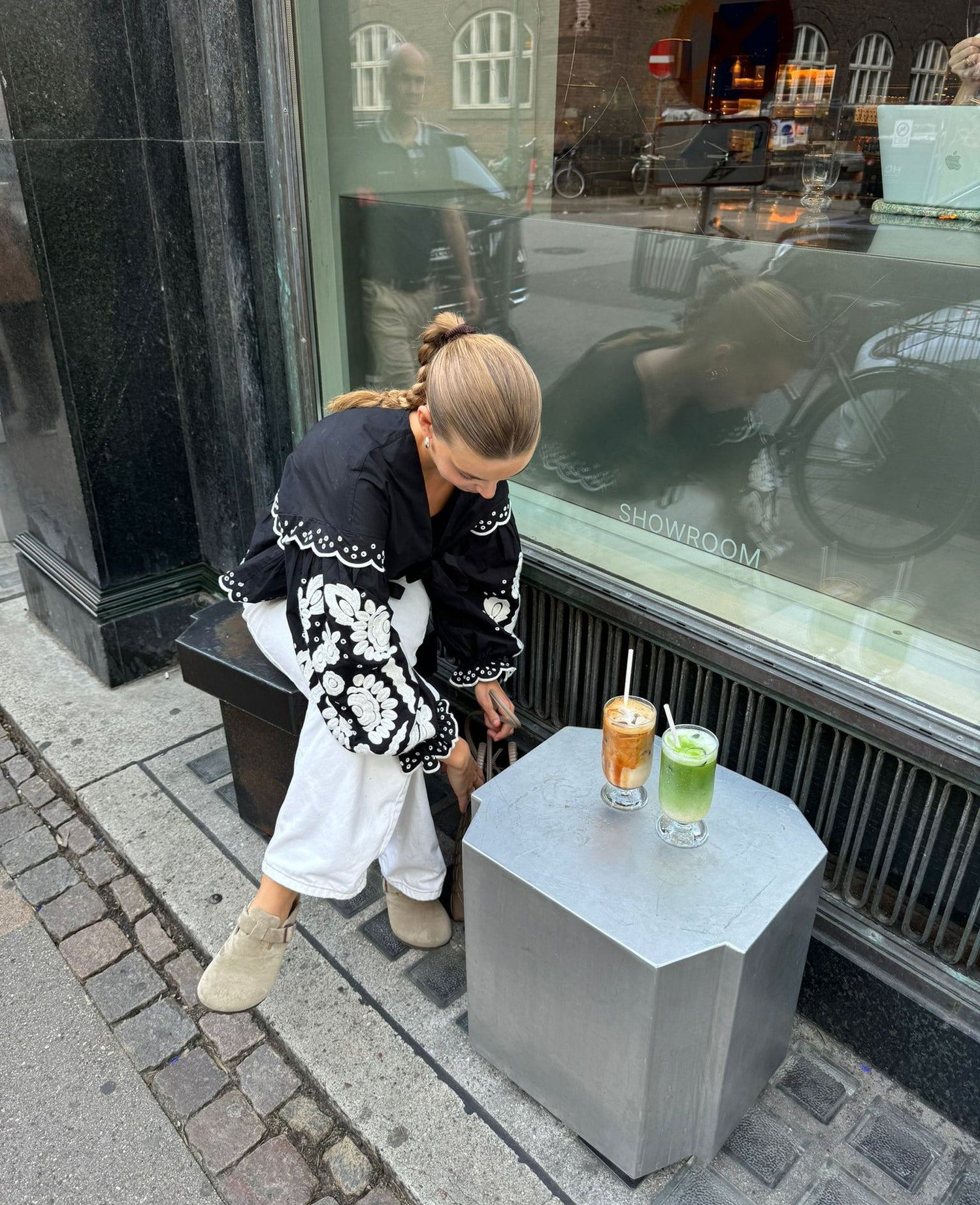 Martha Top - Black W. White Swan