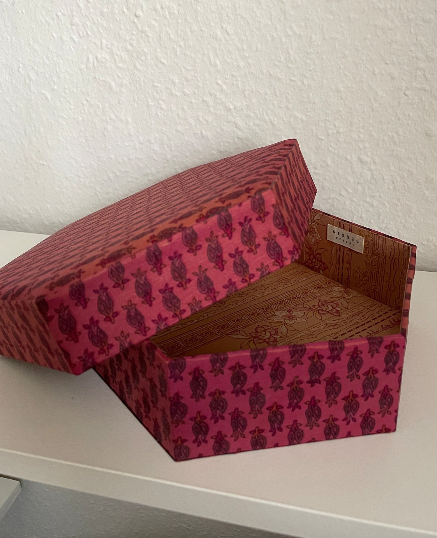 Alison Hexagon SILK Box - No. 21