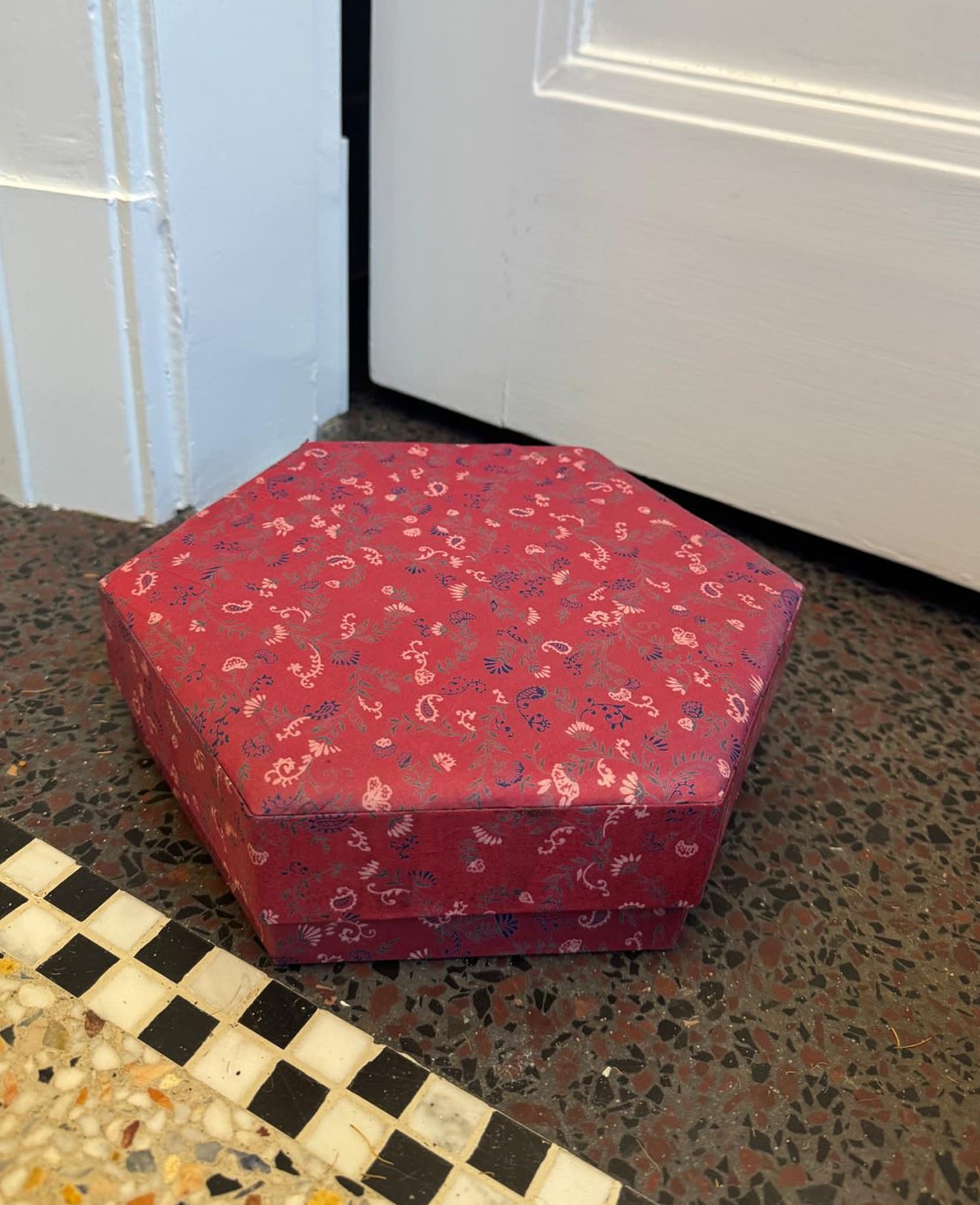 Alison Hexagon SILK Box - No. 33