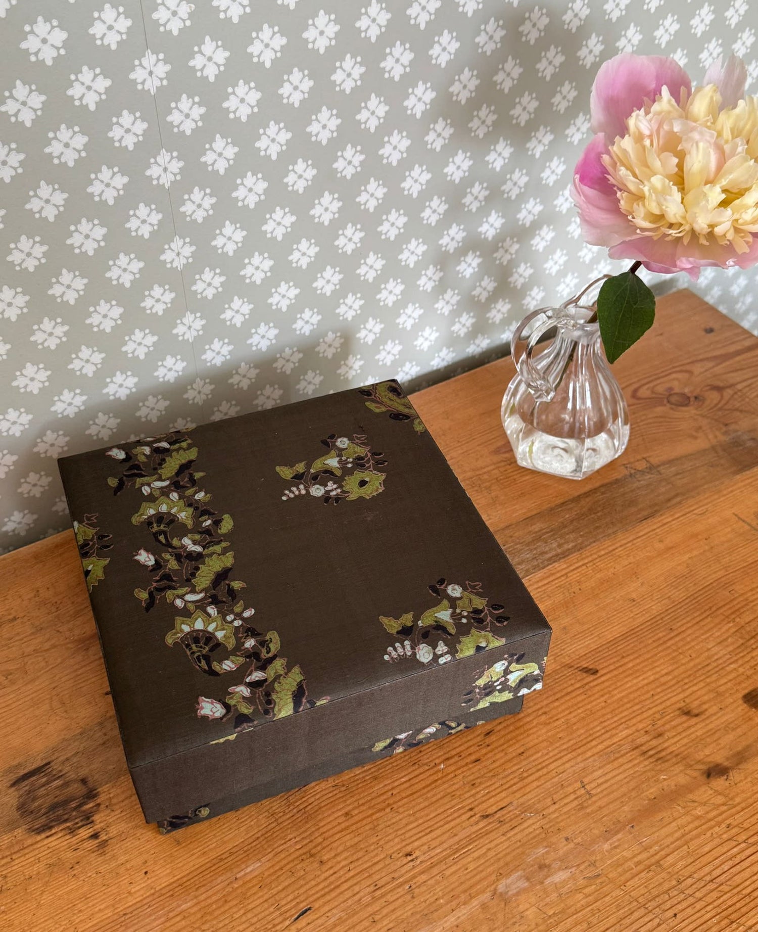 Sheila Square SILK Box - No. 3