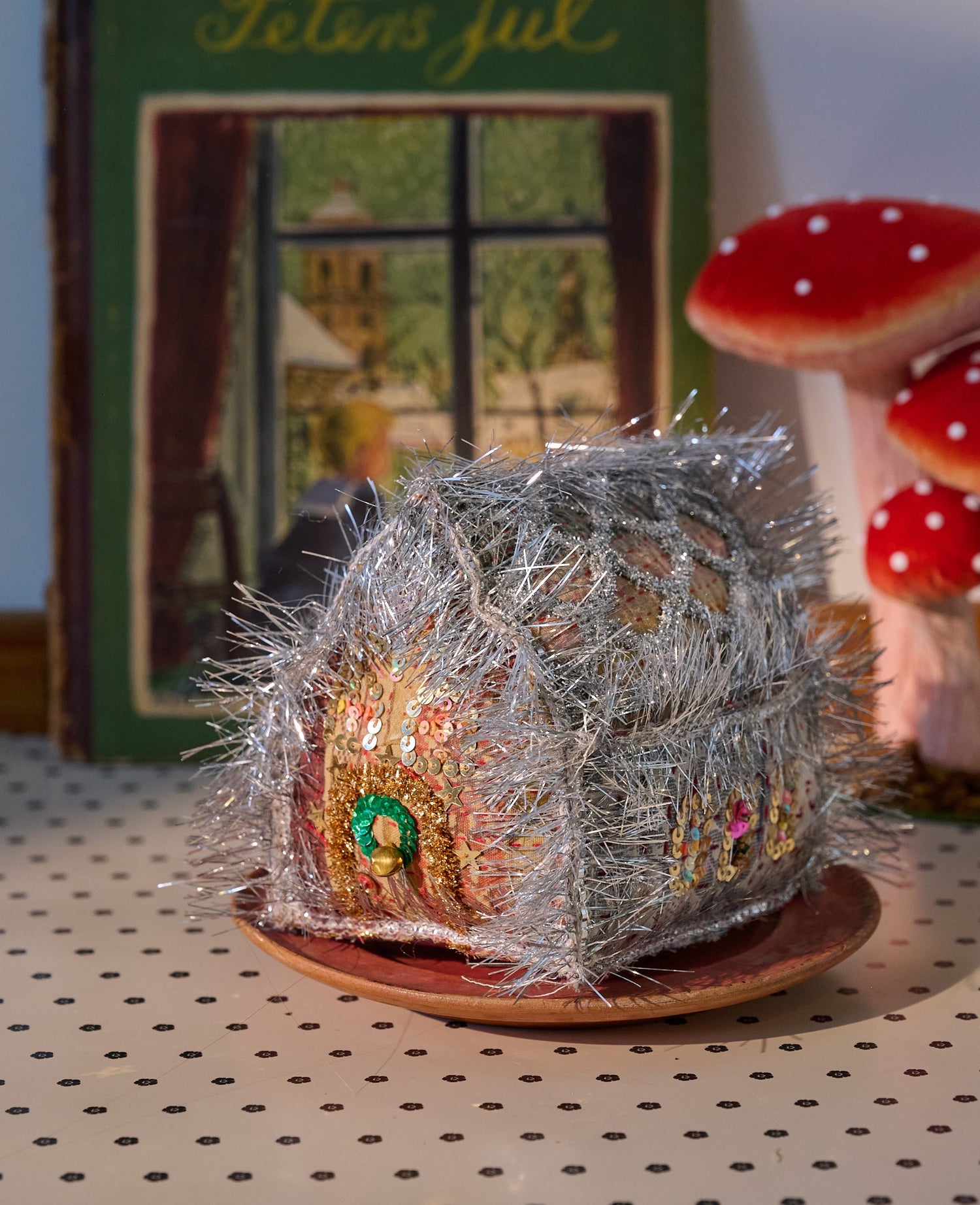 Gingerbread House - MEDIUM - No. 196