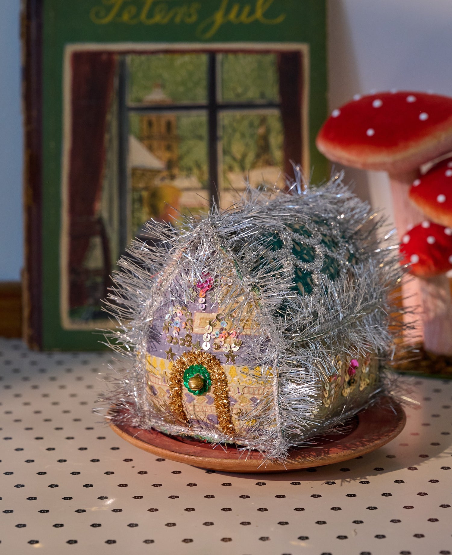 Gingerbread House - MEDIUM - No. 197