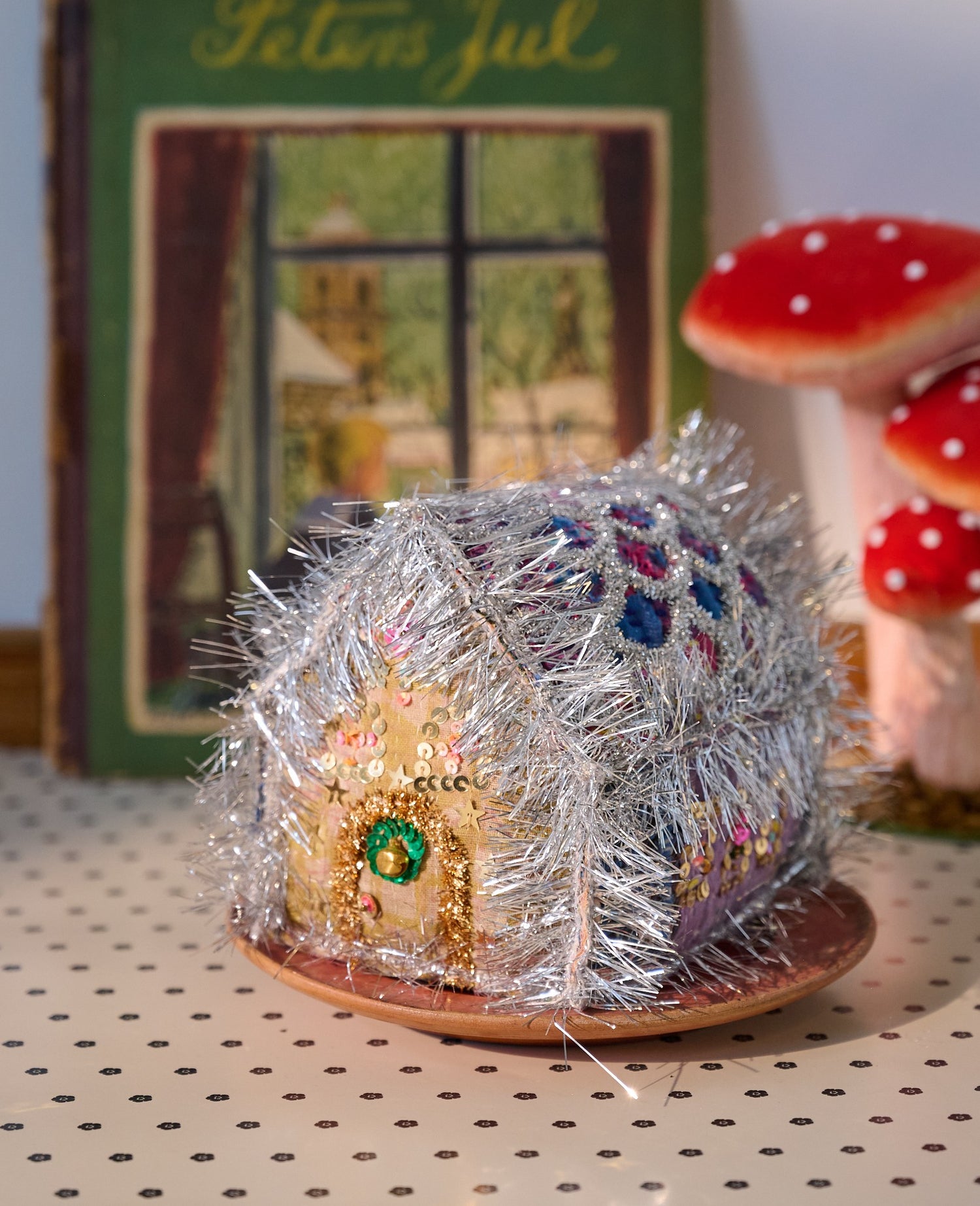 Gingerbread House - MEDIUM - No. 211