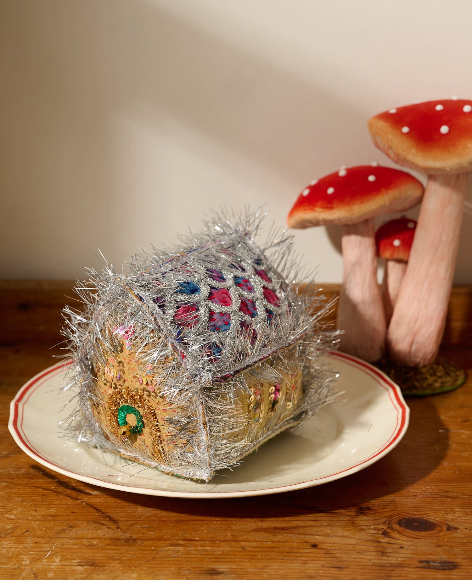 Gingerbread House - MEDIUM - No. 562