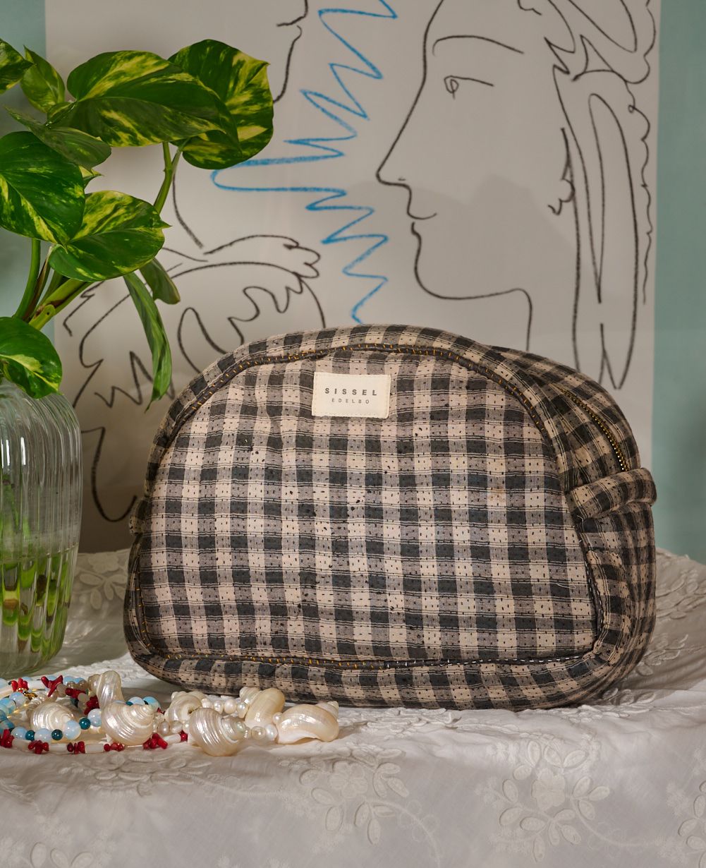 Karla Wash Bag - No. 254