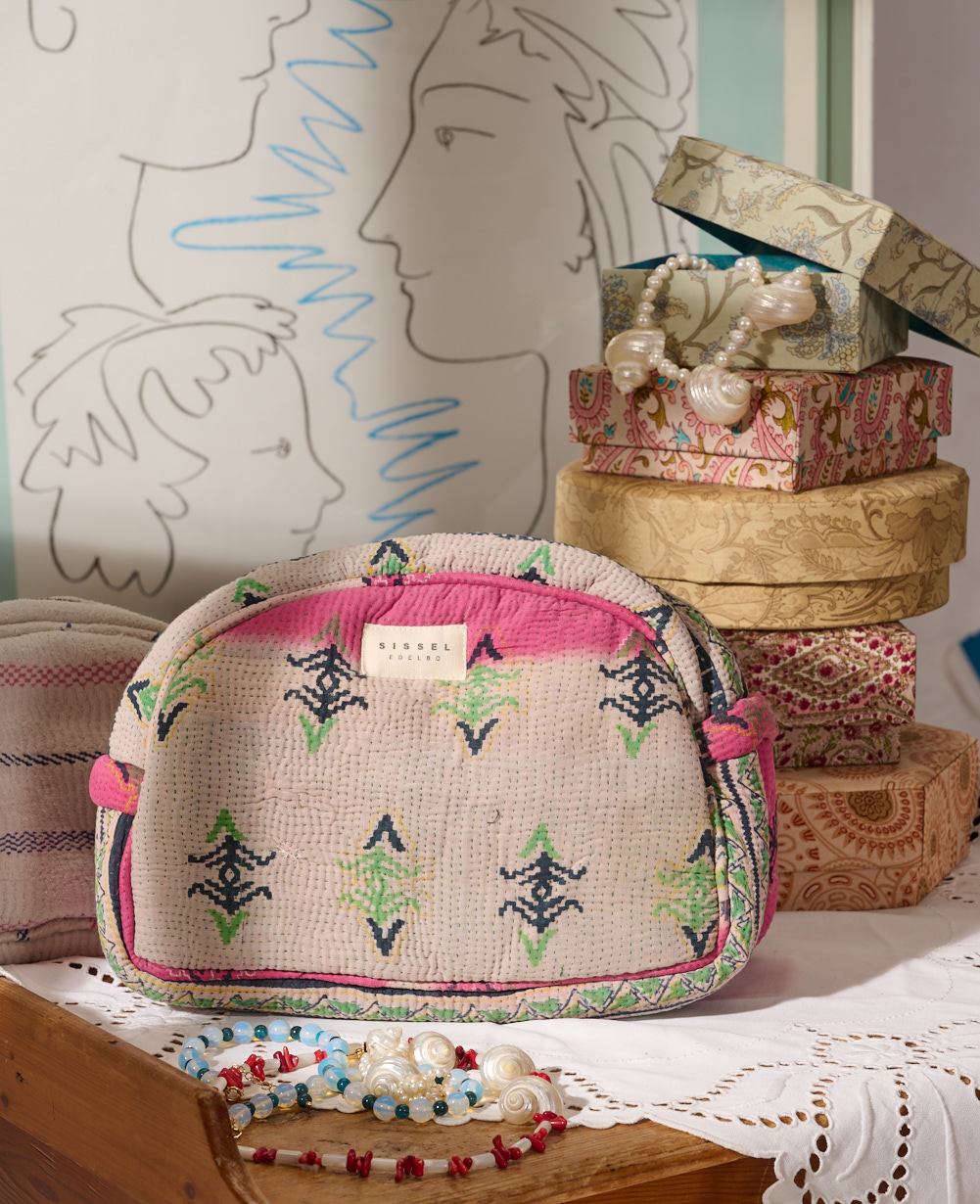 Karla Wash Bag - No. 285