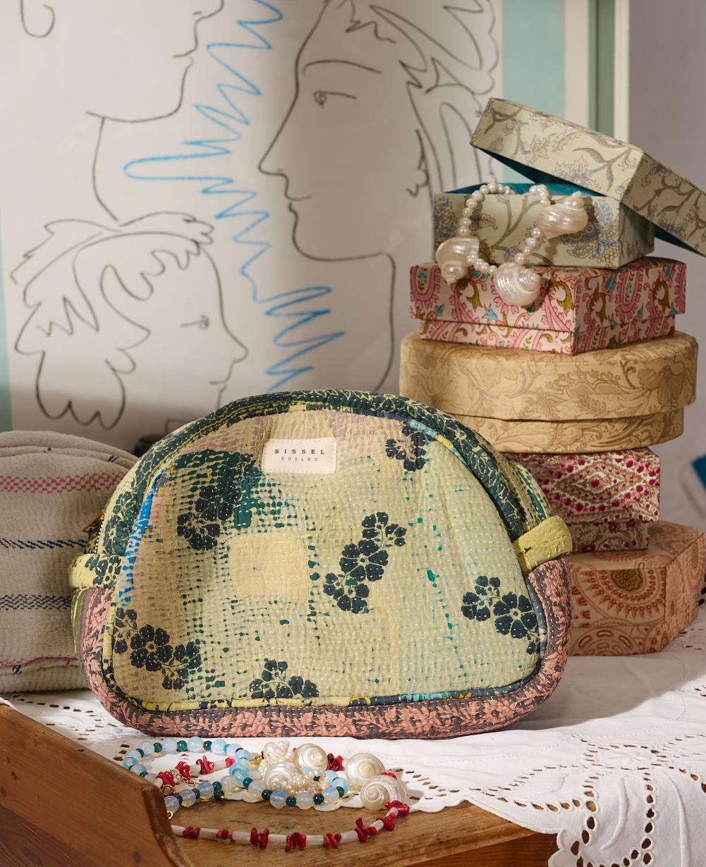 Karla Wash Bag - No. 293