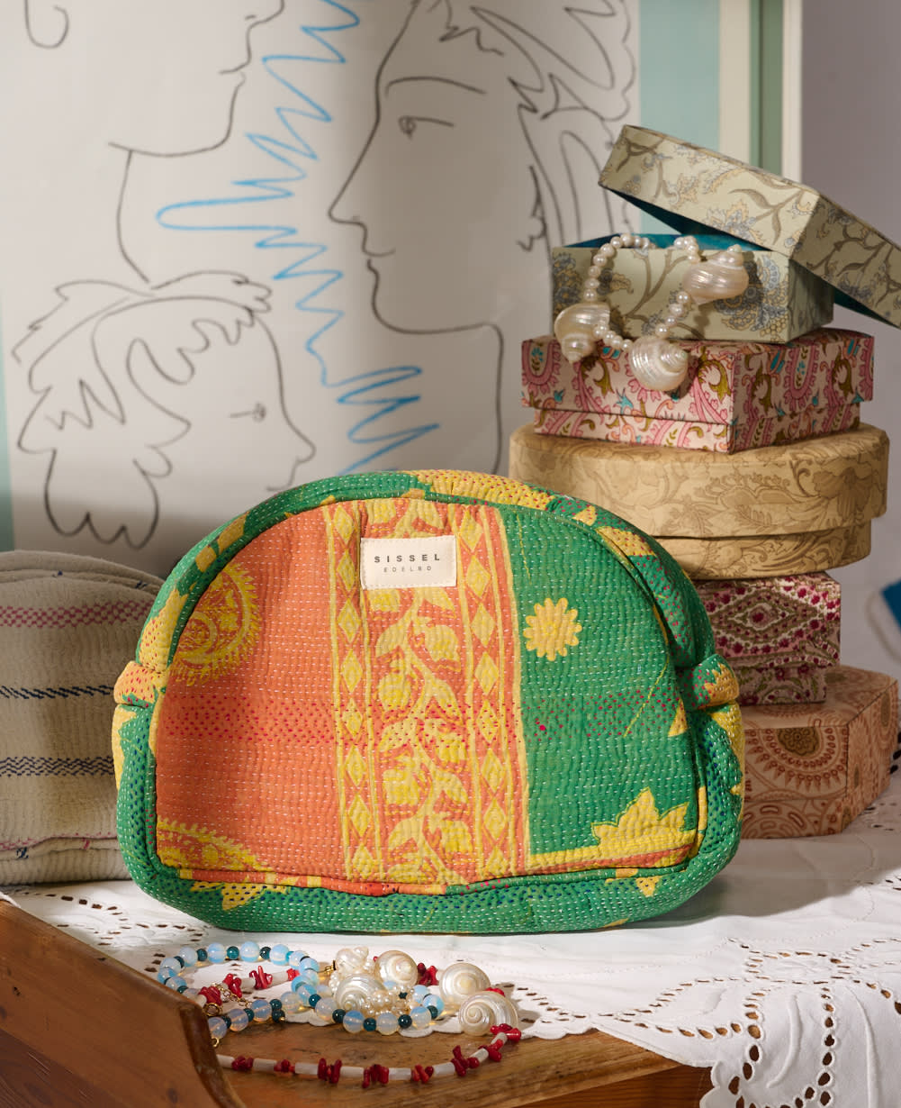 Karla Wash Bag - No. 302