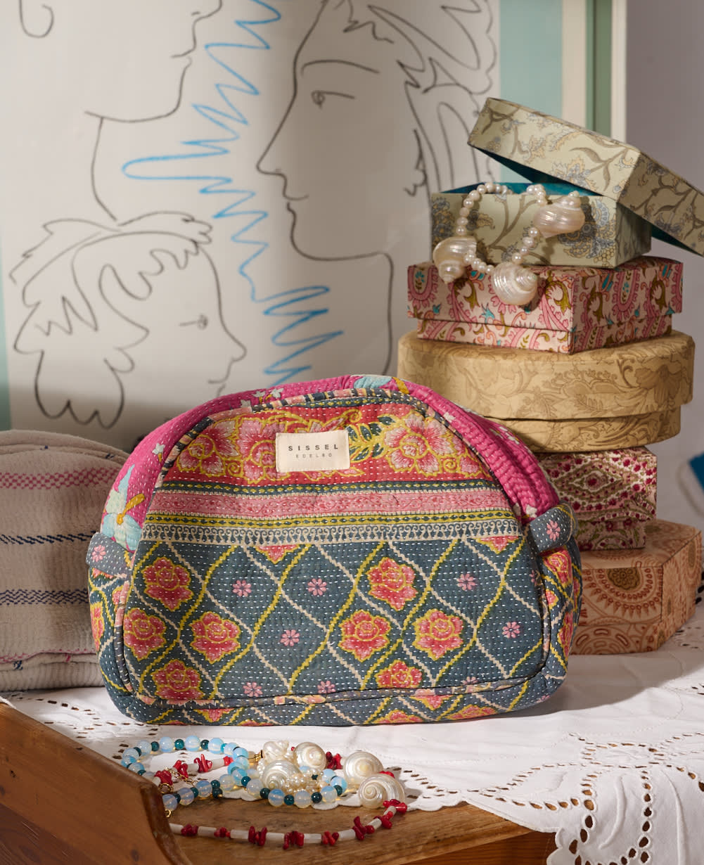 Karla Wash Bag - No. 305