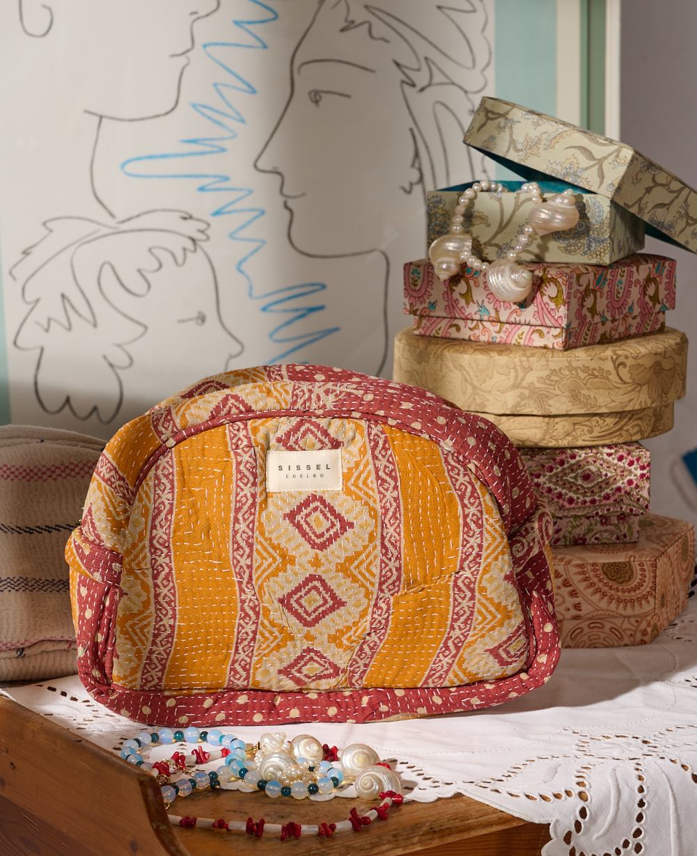 Karla Wash Bag - No. 310