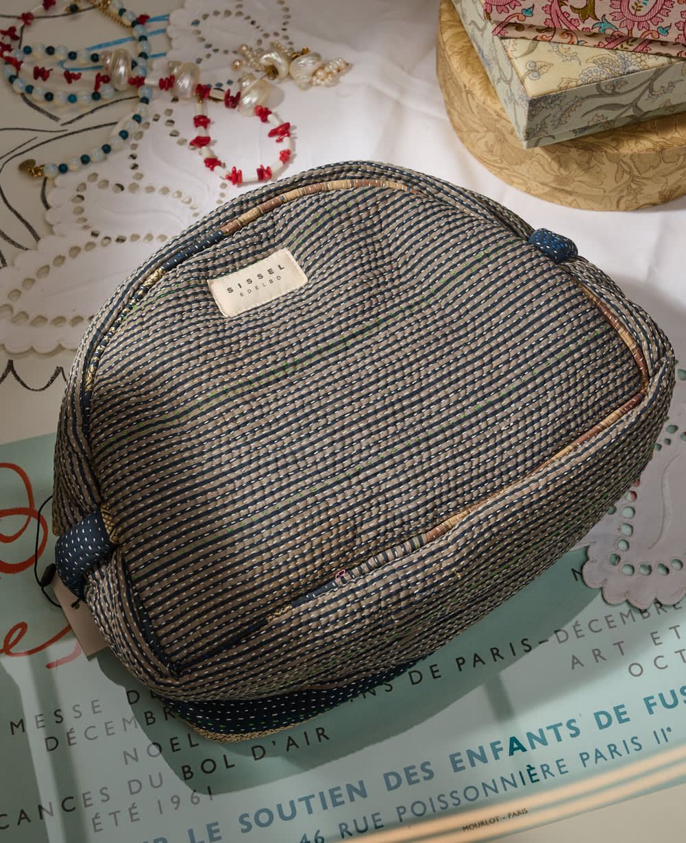 Karla Wash Bag - No. 325