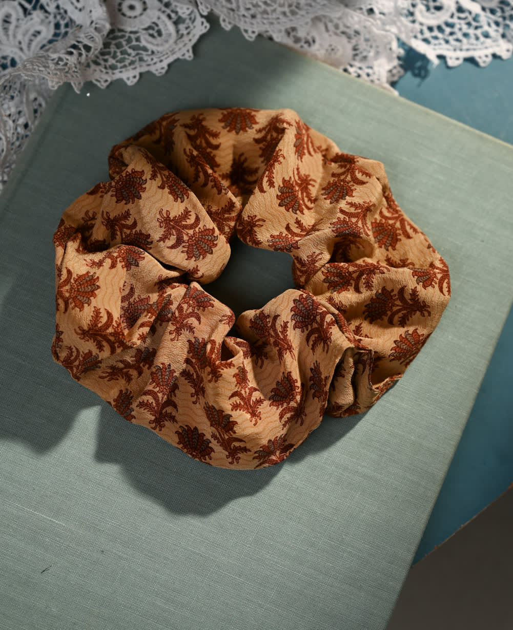Meadow SILK Scrunchie - No. 106