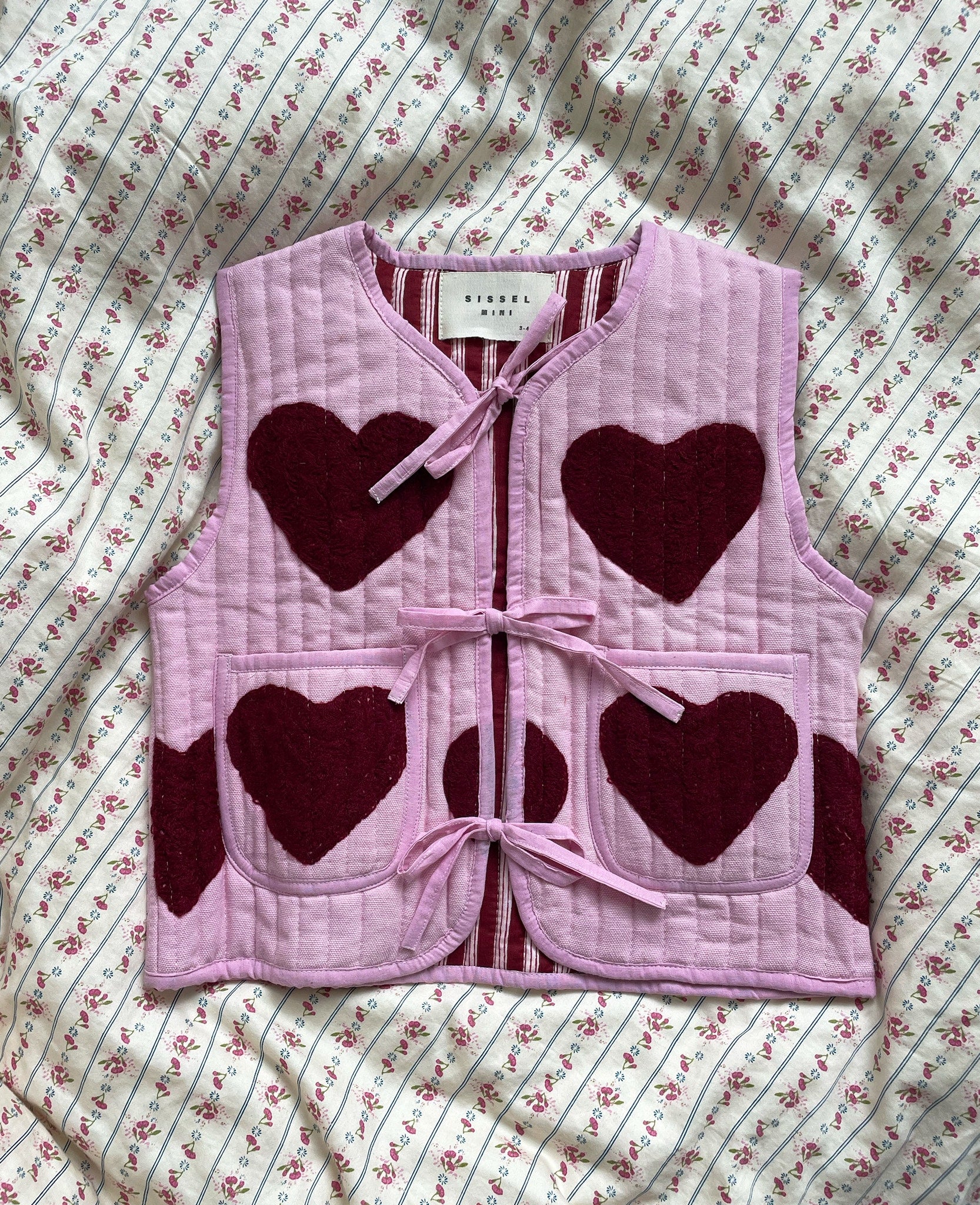 Honey MINI Vest - Burgundy Hearts – SISSEL EDELBO