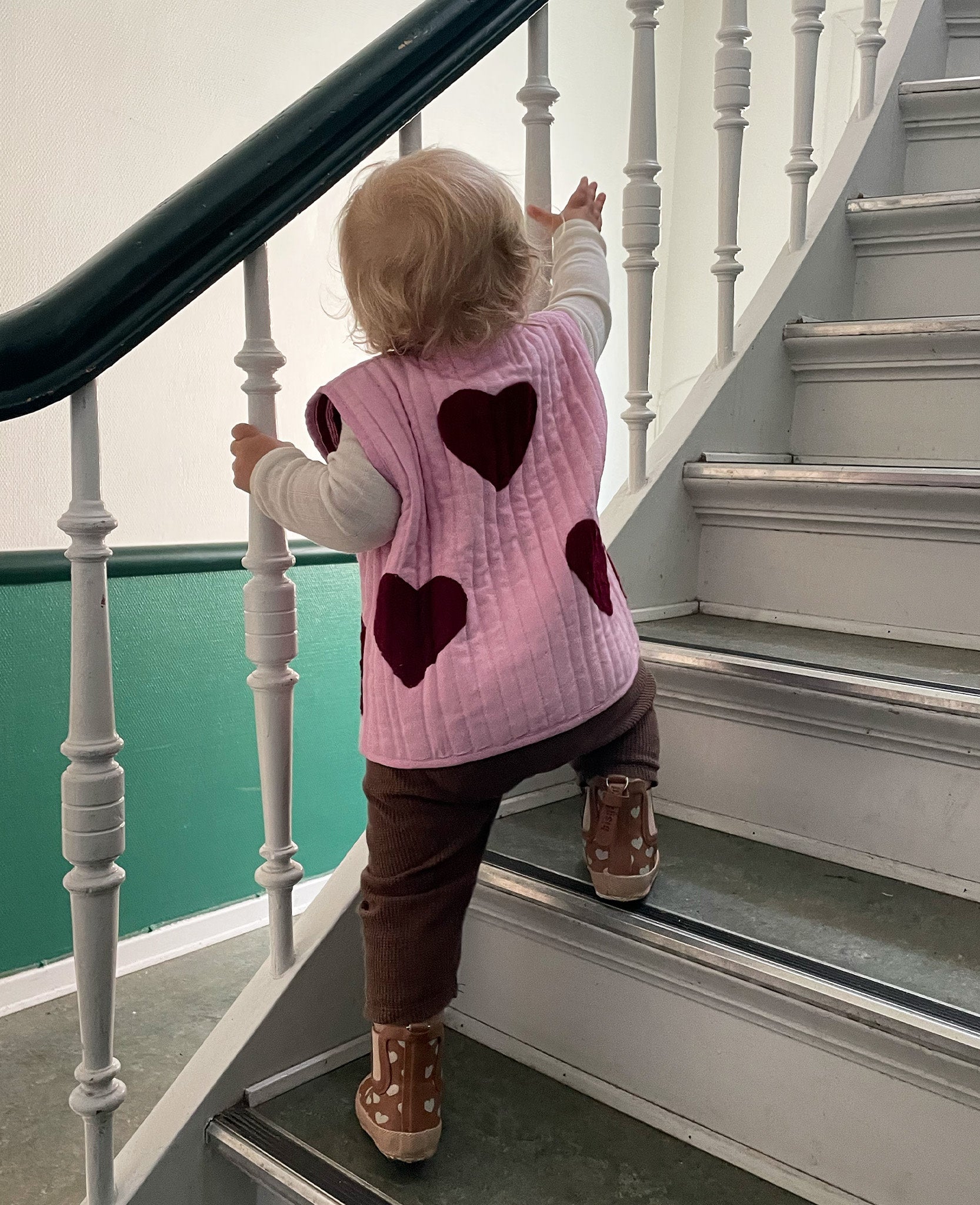 Honey MINI Vest - Burgundy Hearts – SISSEL EDELBO