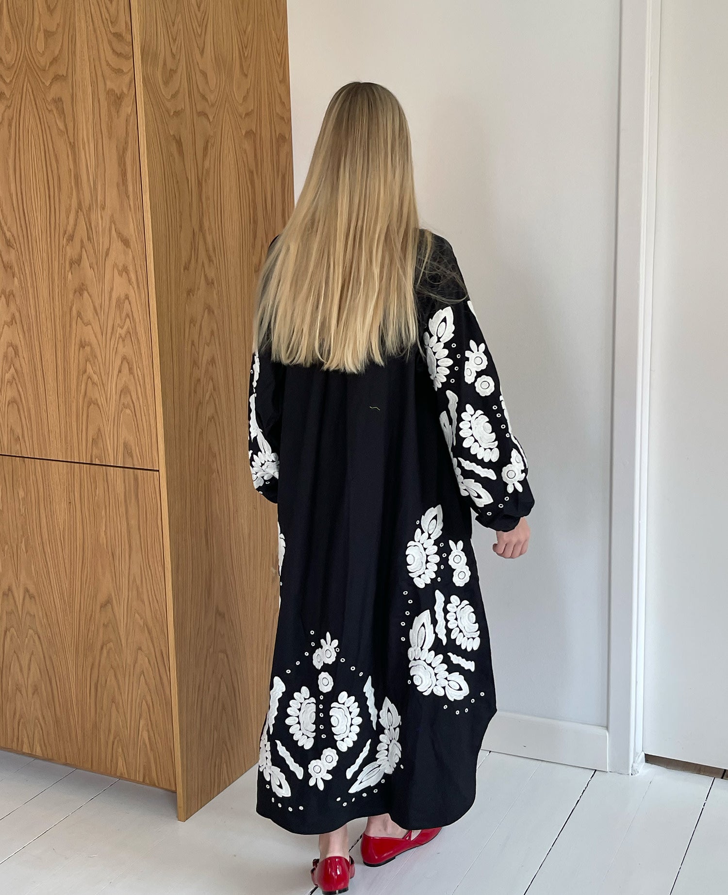 Rikke Dress - Black W. White Swan