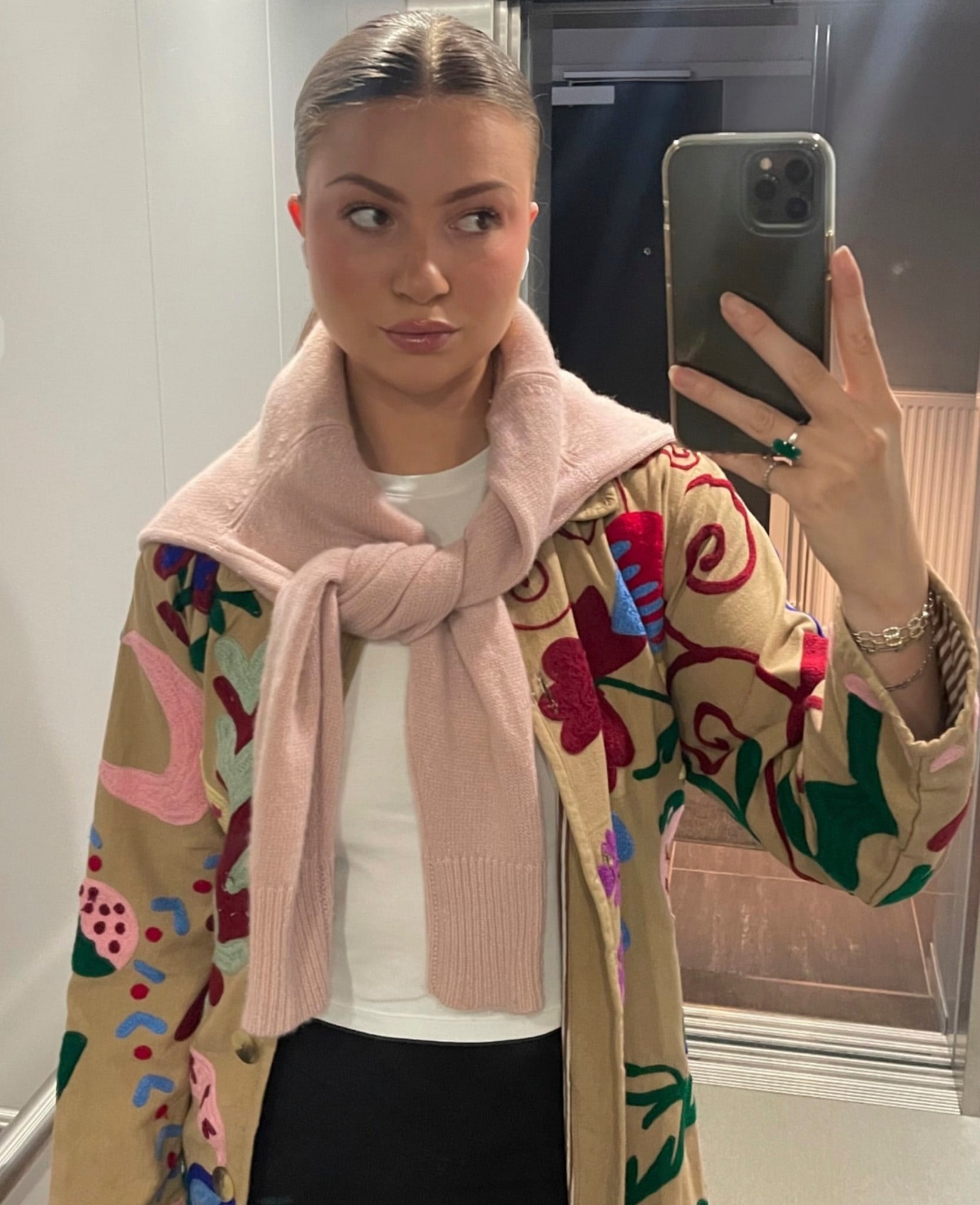L'Appartement ALMA ROSA フリンジ スウェードストール Rose Coat - Sand Wave – SISSEL EDELBO